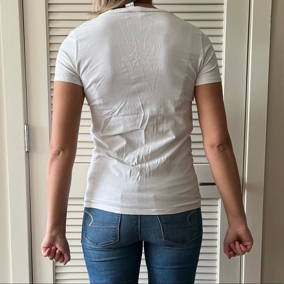 DIVIDEN white v-neck - Picture 3 of 6